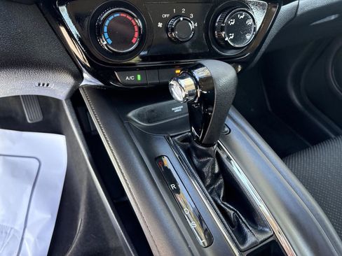 Used 2016 Honda HR-V LX image 17