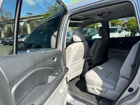 Used 2022 Honda Pilot Touring image 16