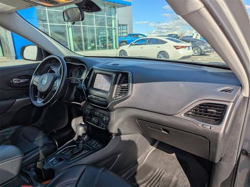 Used 2019 Jeep Cherokee Latitude Plus w/ Cold Weather Group image 40