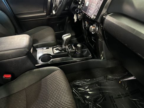 Used 2020 Toyota 4Runner TRD Off-Road AWD/4WD image 17