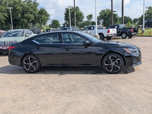 Used 2023 Nissan Altima 2.5 SR w/ SR Premium Package image 4