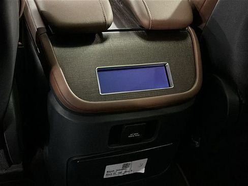 Used 2026 Lincoln Navigator L Reserve AWD/4WD image 28