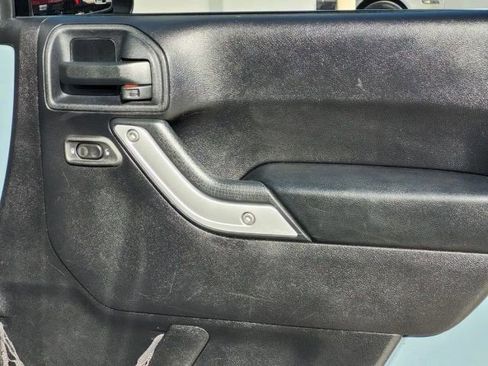 Used 2014 Jeep Wrangler Unlimited Rubicon w/ Dual Top Group image 31