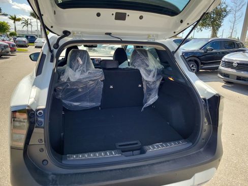 New 2026 Nissan Kicks SR w/ Illumination Package FWD image 6