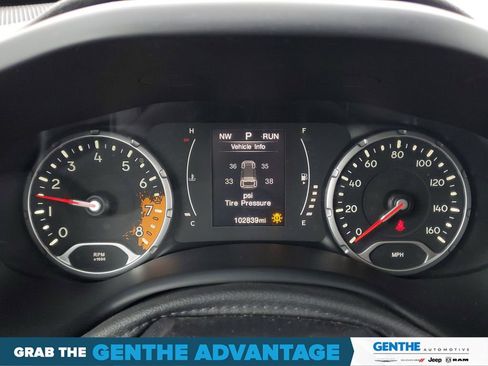 Used 2016 Jeep Renegade Latitude AWD/4WD image 11