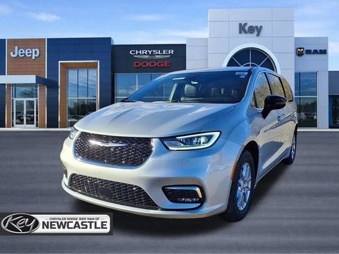 New 2026 Chrysler Pacifica Select image 1