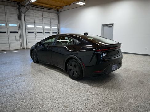 Used 2023 Toyota Prius LE image 2