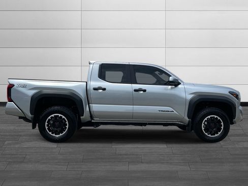 Used 2025 Toyota Tacoma TRD Off-Road AWD/4WD image 2