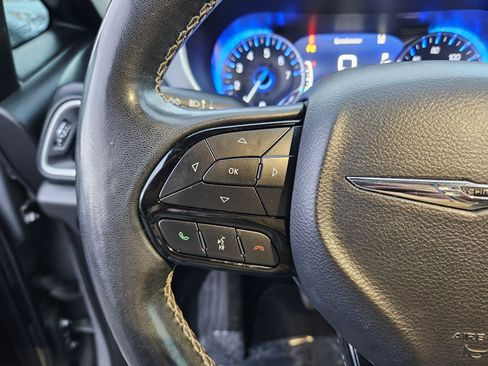 Used 2020 Chrysler Pacifica Touring-L Plus image 19