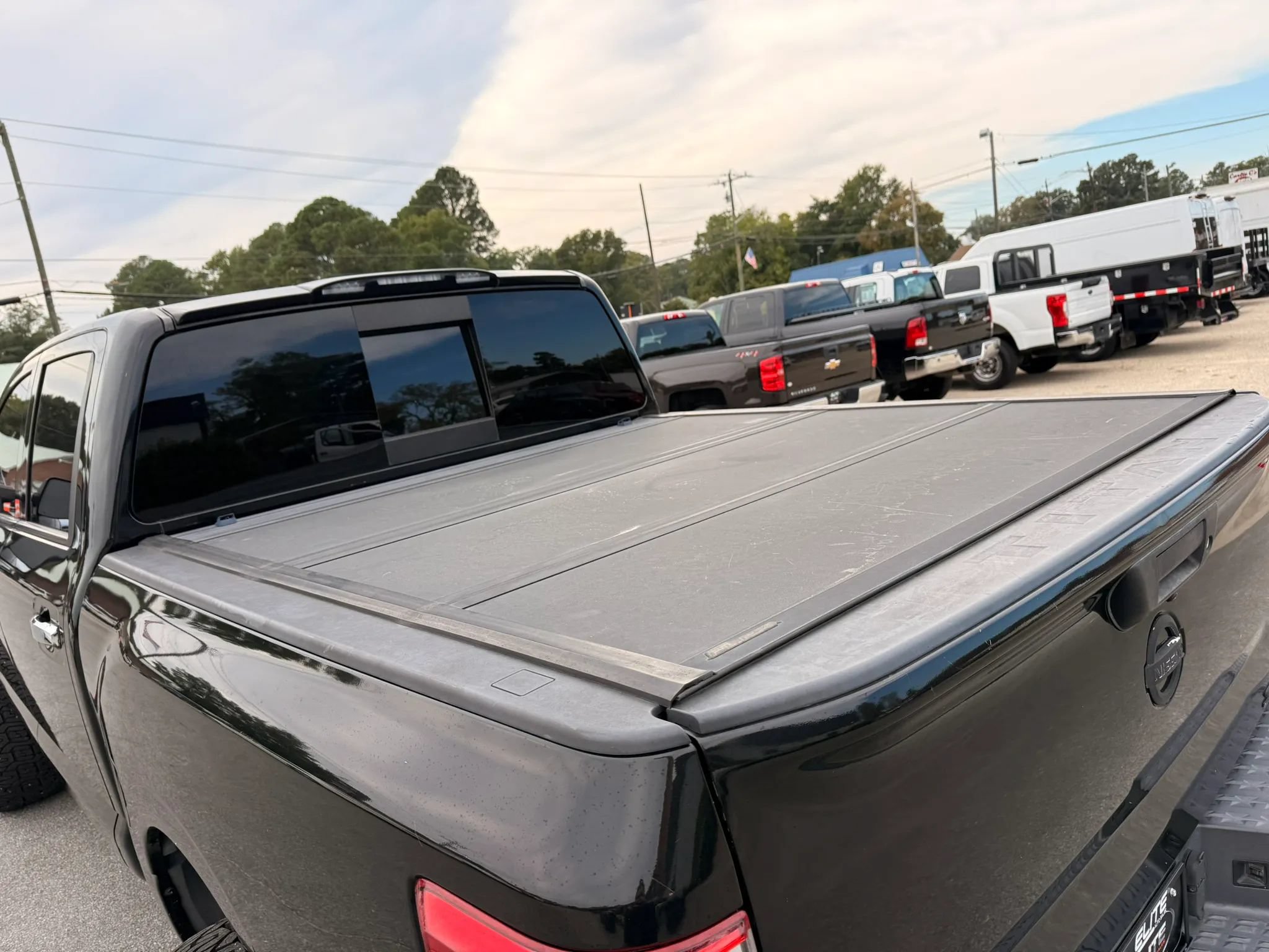 Used 2017 Nissan Titan SL w/ SL Towing Convenience Package RWD image 13