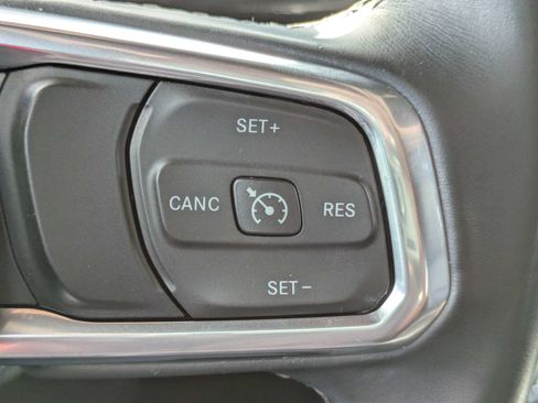 Used 2019 Jeep Wrangler Unlimited Sahara AWD/4WD image 14