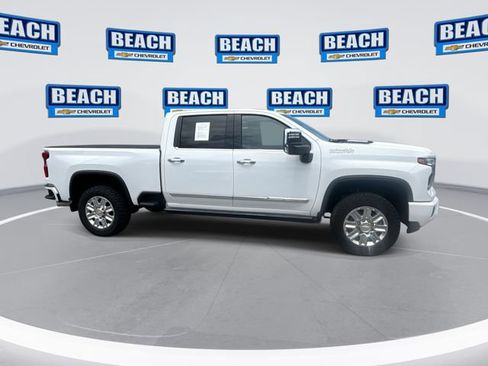 Used 2024 Chevrolet Silverado 3500 High Country w/ High Country Premium Package AWD/4WD image 2