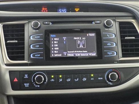 Used 2019 Toyota Highlander LE FWD image 17