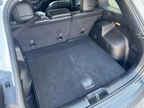 Used 2021 Jeep Cherokee Latitude Plus image 16