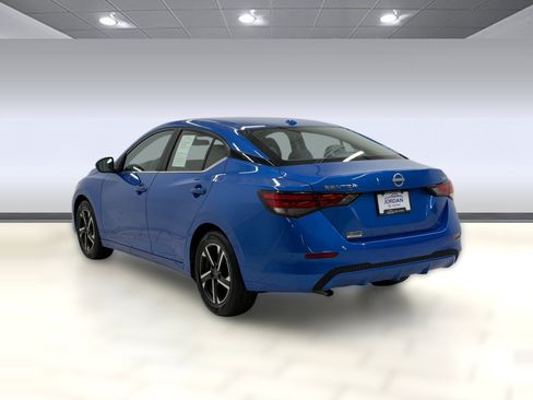 Used 2024 Nissan Sentra SV FWD image 2
