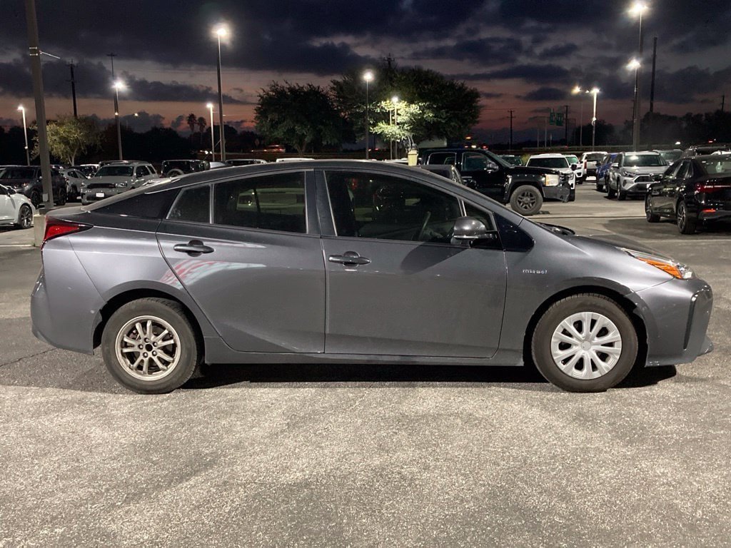 Used 2020 Toyota Prius LE FWD image 4