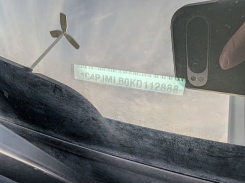 Used 2019 Jeep Cherokee Latitude Plus w/ Comfort/Convenience Group image 38