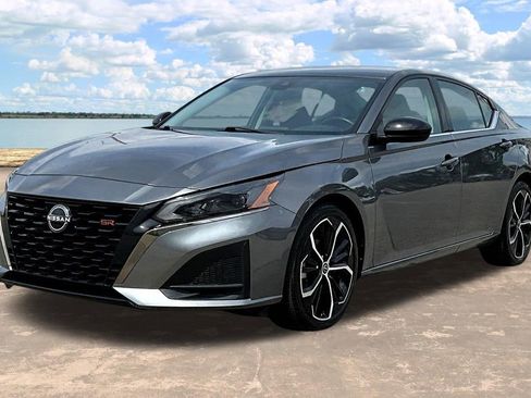 Used 2025 Nissan Altima 2.5 SR FWD image 4