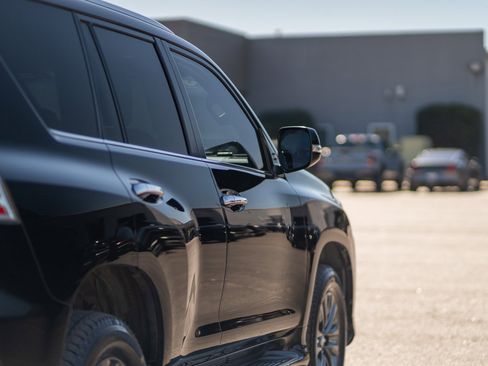 Used 2023 Lexus GX 460 Premium w/ Premium Package image 11