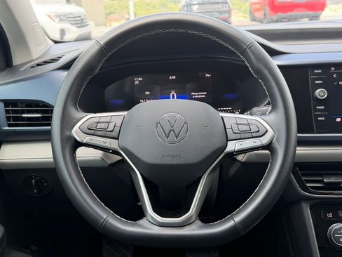 Used 2024 Volkswagen Taos SE FWD image 12