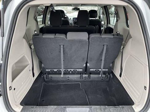 Used 2019 Dodge Grand Caravan SE w/ UConnect Hands-Free Group image 21