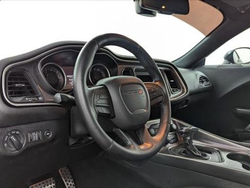 Used 2019 Dodge Challenger SXT image 22