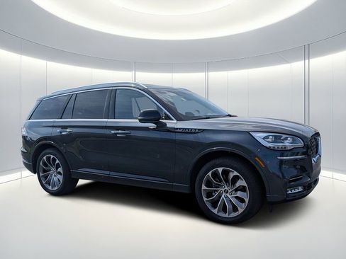 Used 2022 Lincoln Aviator Grand Touring w/ Equipment Group 301A AWD/4WD image 2
