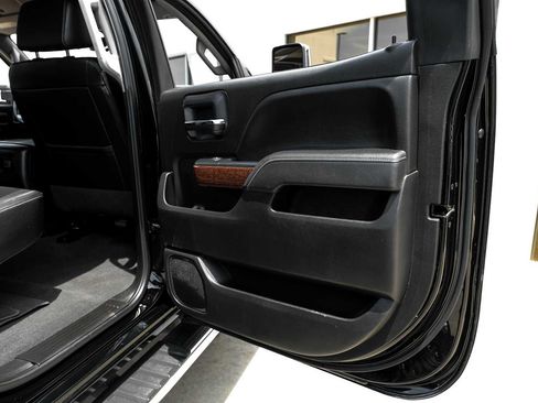 Used 2019 GMC Sierra 2500 SLT w/ Duramax Plus Package AWD/4WD image 41