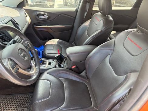 Used 2015 Jeep Cherokee Trailhawk w/ Comfort/Convenience Group AWD/4WD image 8