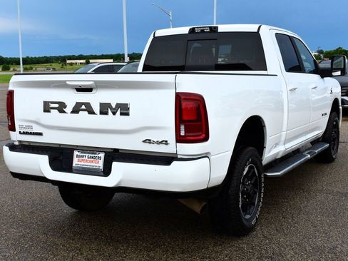 Used 2025 RAM 2500 Laramie AWD/4WD image 3