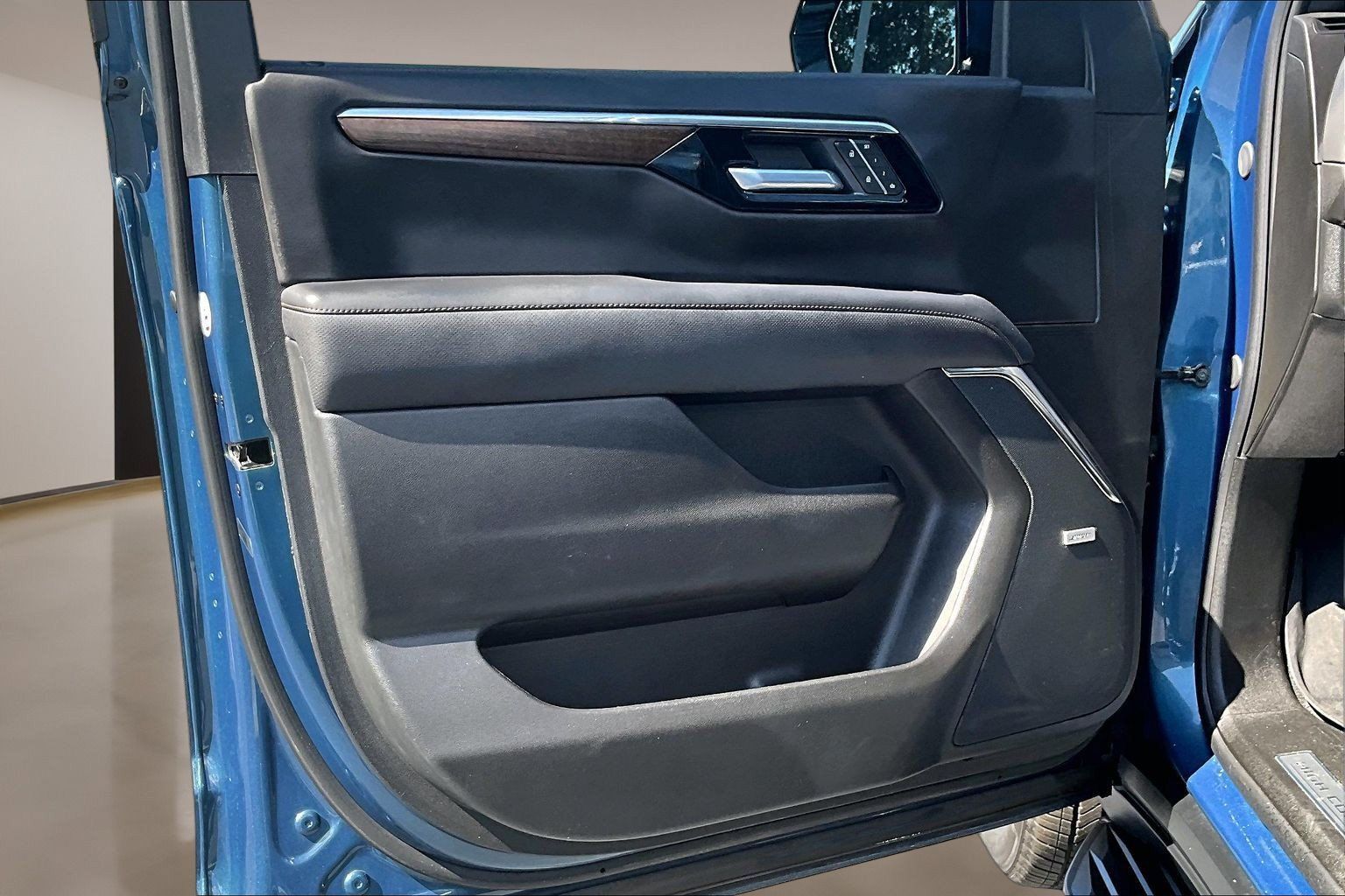 Used 2025 Chevrolet Tahoe High Country RWD image 22