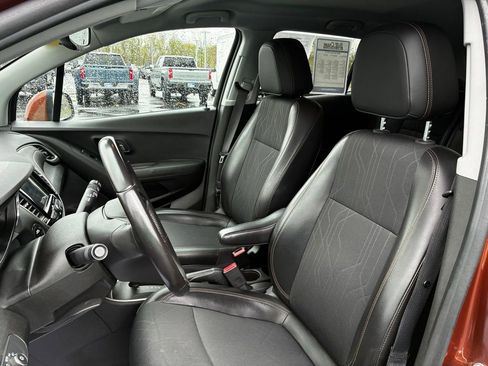 Used 2019 Chevrolet Trax LT w/ LT Convenience Package FWD image 16