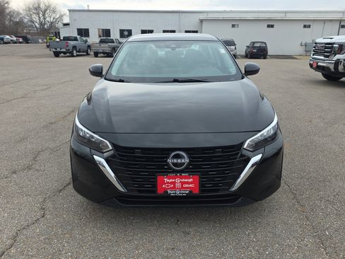 Used 2024 Nissan Sentra SV image 3