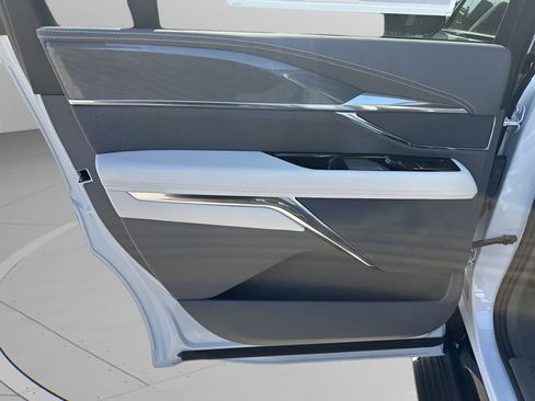 New 2026 Cadillac Escalade IQ Luxury 1 w/ LPO, Floor Liner Package AWD/4WD image 18