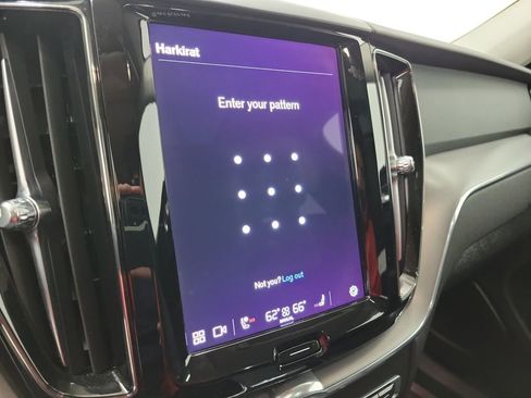 Certified 2025 Volvo XC40 B5 Plus image 28