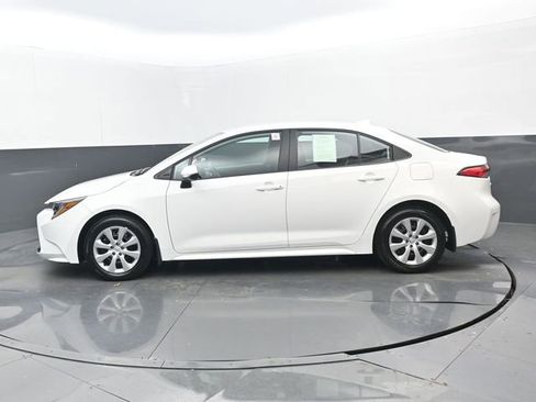 Used 2025 Toyota Corolla LE image 21