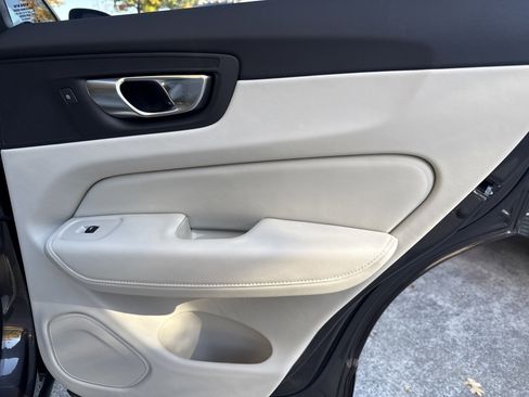 Used 2023 Volvo XC60 B5 Ultimate w/ Climate Package image 16