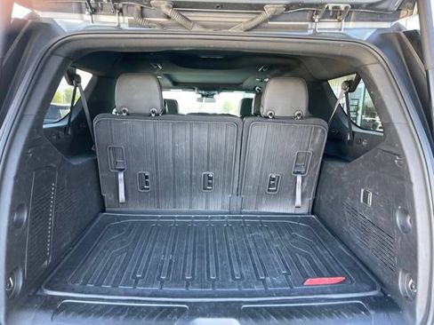 Used 2023 GMC Yukon XL SLT AWD/4WD image 16