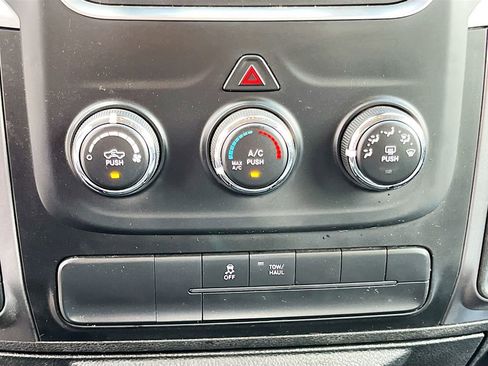 Used 2021 RAM 1500 Classic SLT image 15