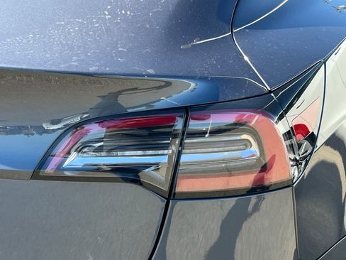 Used 2018 Tesla Model 3 Long Range RWD image 18