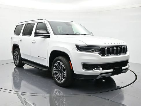 Used 2024 Jeep Wagoneer Series II w/ Flexible Seating Group image 3