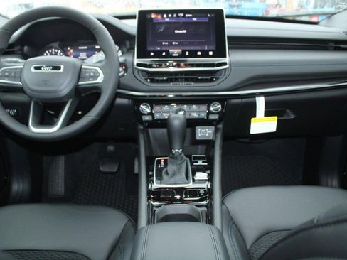 New 2026 Jeep Compass Latitude image 5