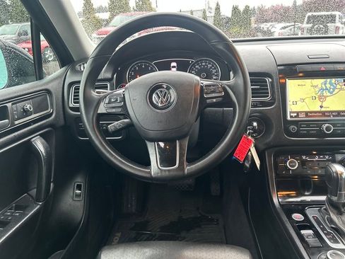 Used 2014 Volkswagen Touareg Sport image 7