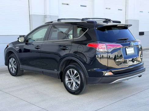 Used 2017 Toyota RAV4 XLE w/ Carpet Mat Package AWD/4WD image 3