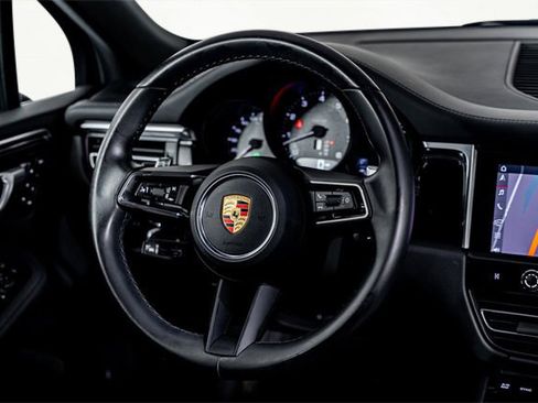 Used 2022 Porsche Macan S w/ Premium Package Plus image 37
