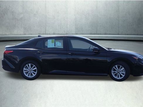 Used 2025 Toyota Camry LE FWD image 8