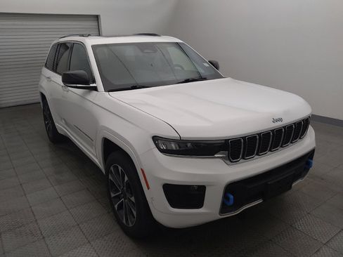 Used 2022 Jeep Grand Cherokee Overland w/ Luxury Tech Group IV AWD/4WD image 13