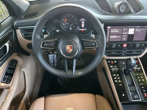 Certified 2025 Porsche Macan AWD/4WD image 15