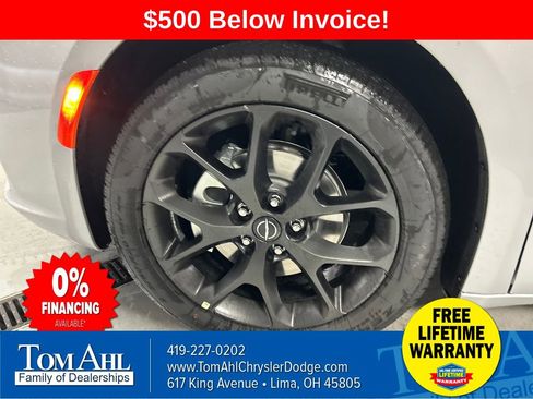 New 2026 Chrysler Pacifica Limited w/ S Appearance Package image 9