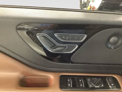 Used 2022 Lincoln Aviator Reserve w/ Equipment Group 201A RWD image 7